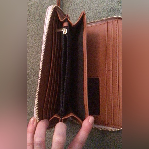 Steve Madden Wristlet - Picture 6 of 7